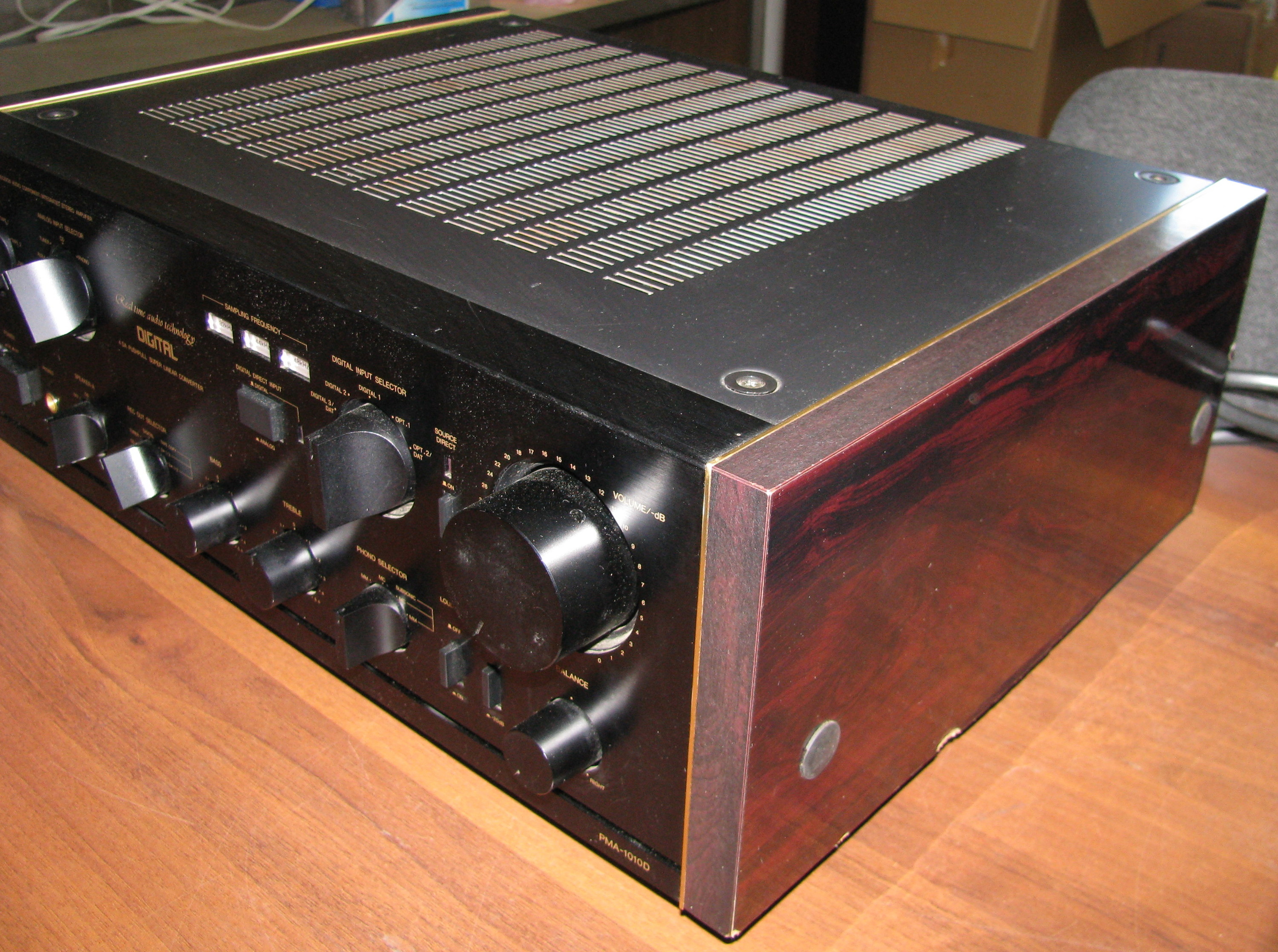 vintage hi-fi integrated amplifier Denon PMA-1010D