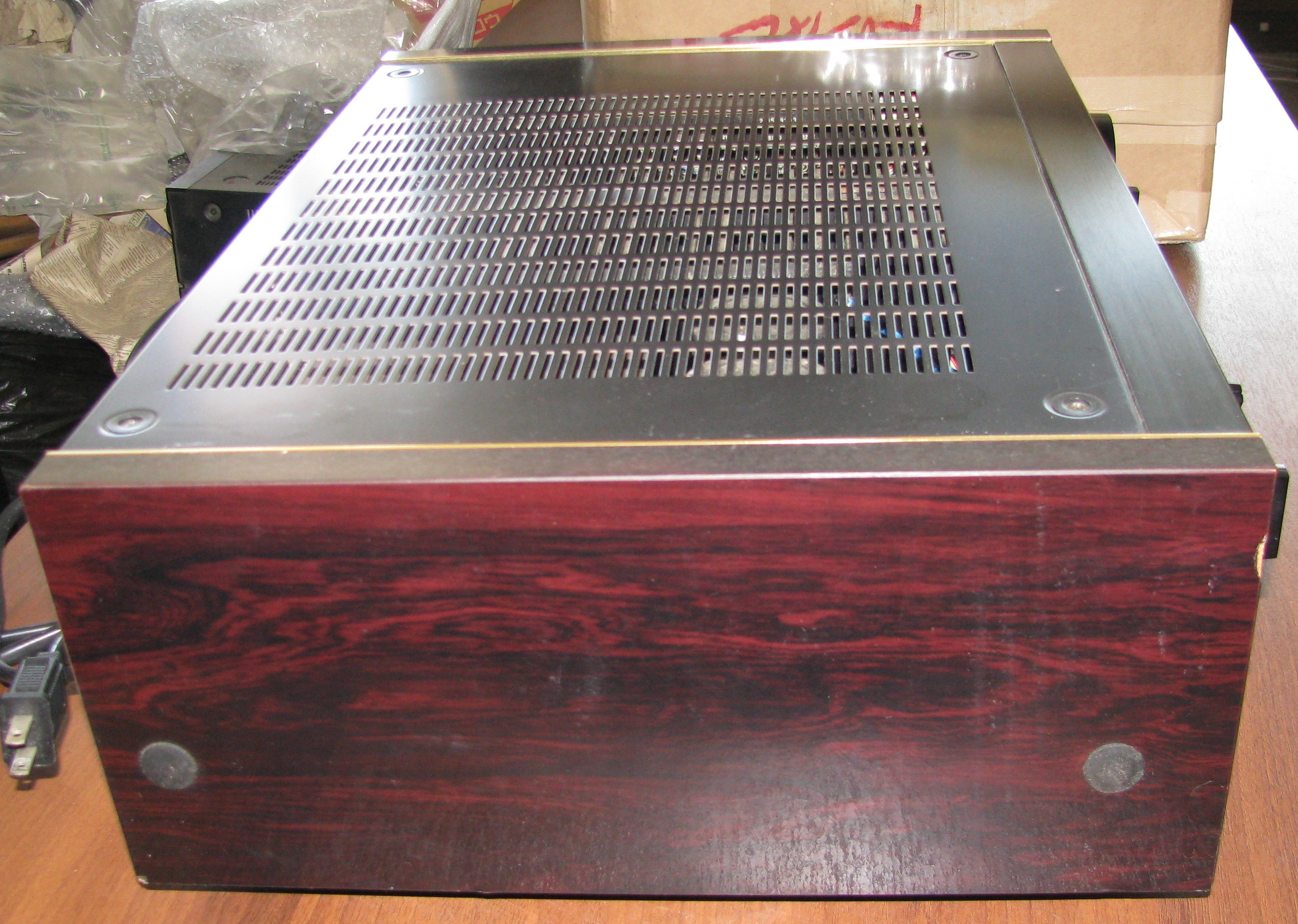 vintage hi-fi integrated amplifier Denon PMA-1010D