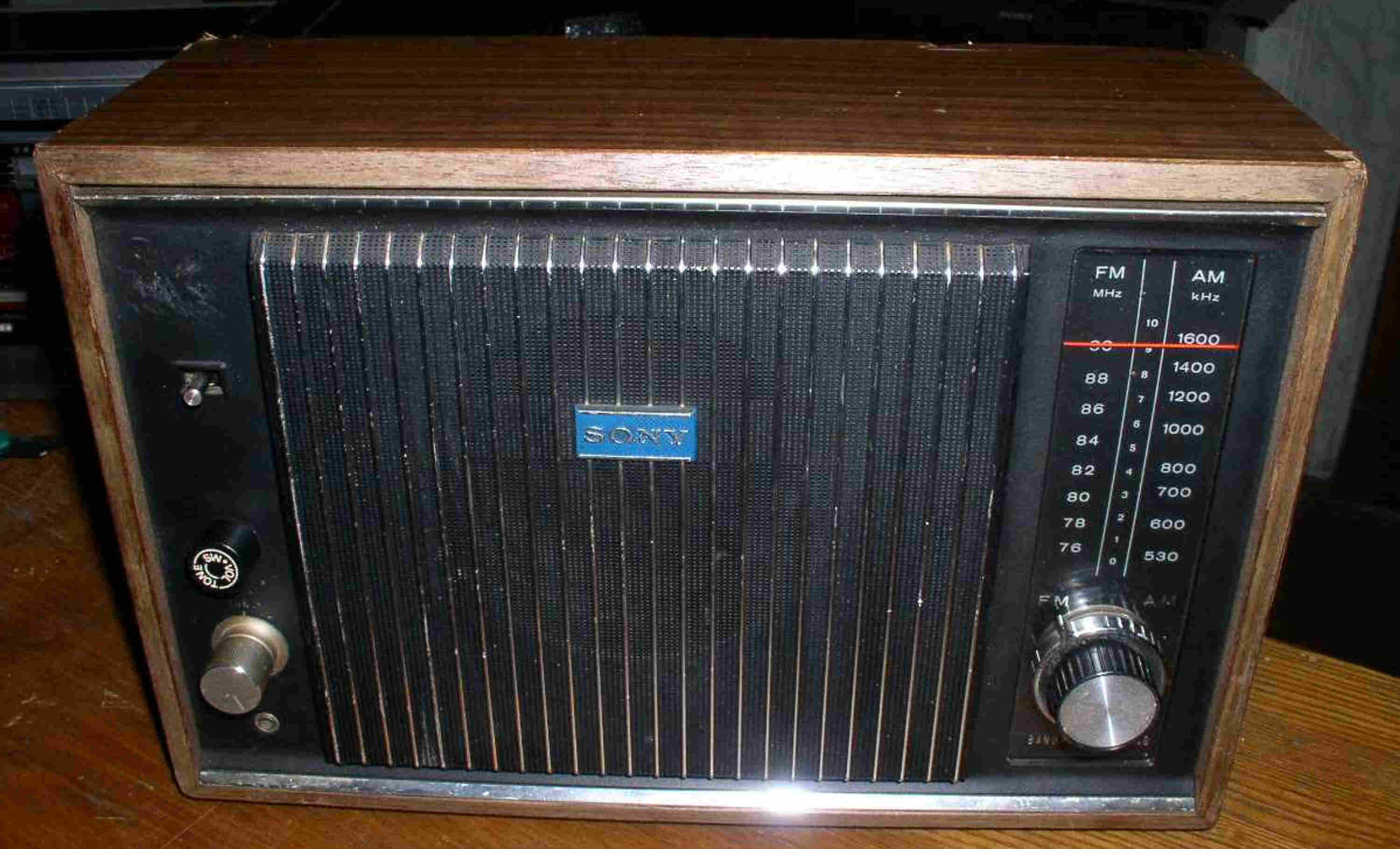 vintage hi-fi tuner Sony TFM-9500